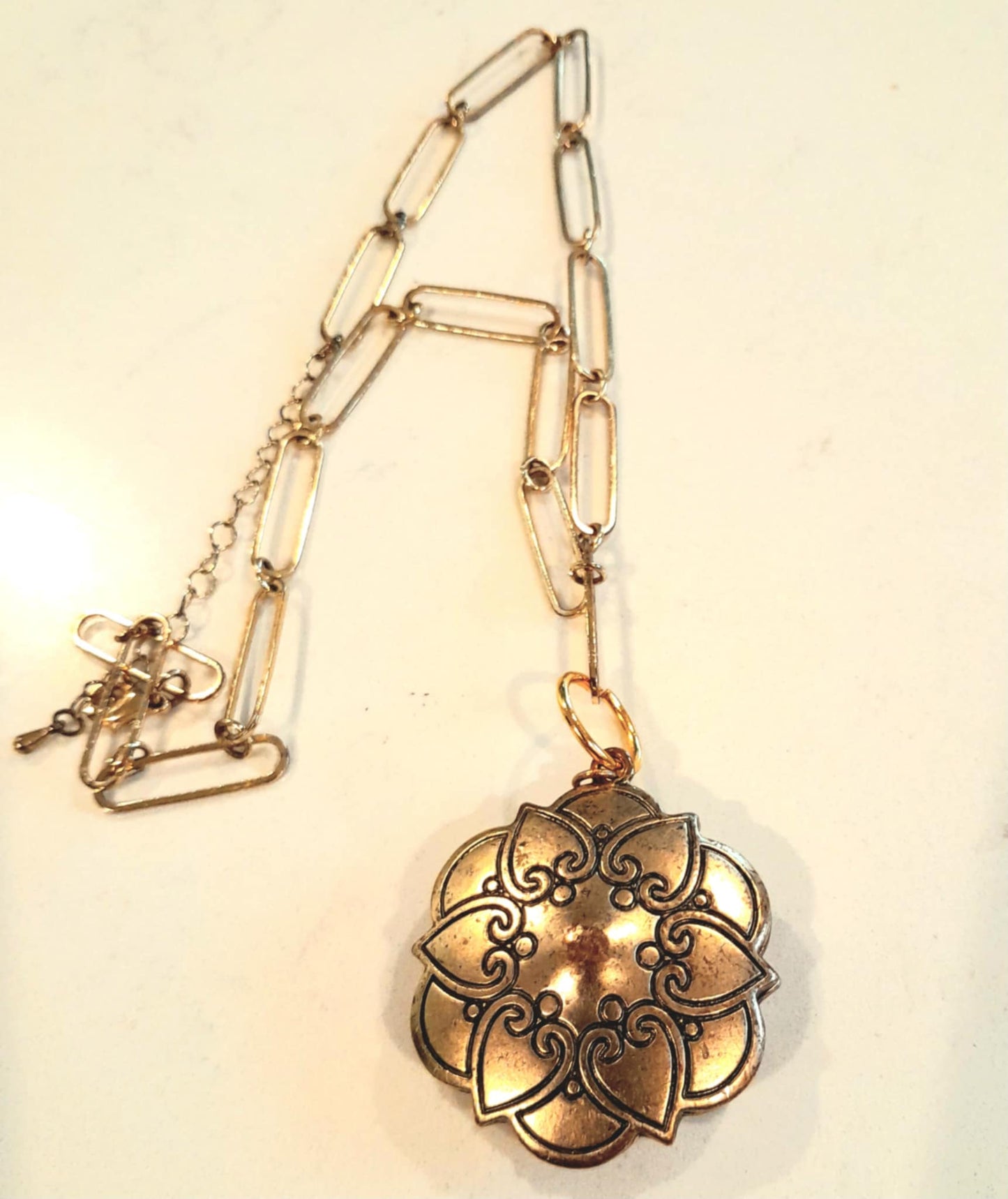 (H) VINTAGE FILAGREE-Inspired Brooch Necklace
