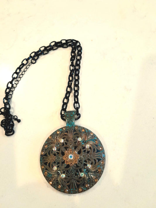(H) VINTAGE/BOHO ART NOUVEAU FILIGREE PENDANT